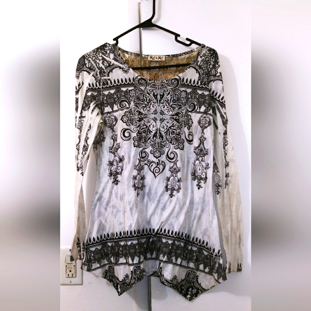 Mel & Mo Fancy Black amd White Tunic Size Small/ Medium
